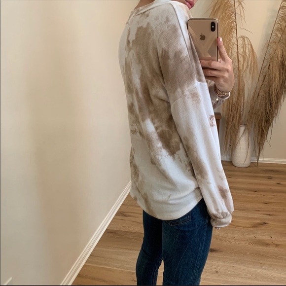 🆕🔄 Reposh Out & About Tie Dye Pullover Top - Picture 5 of 7